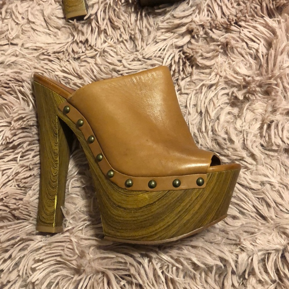 Jessica Simpson heels